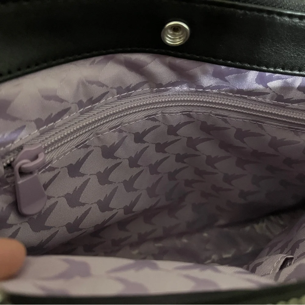 Lo & Sons Black Pearl Crossbody Bag - Picture 5 of 5